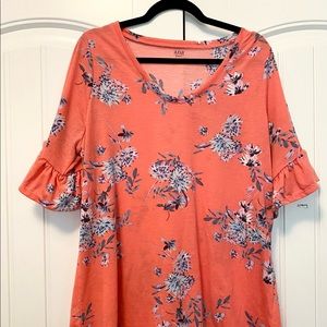 Cute floral print top.